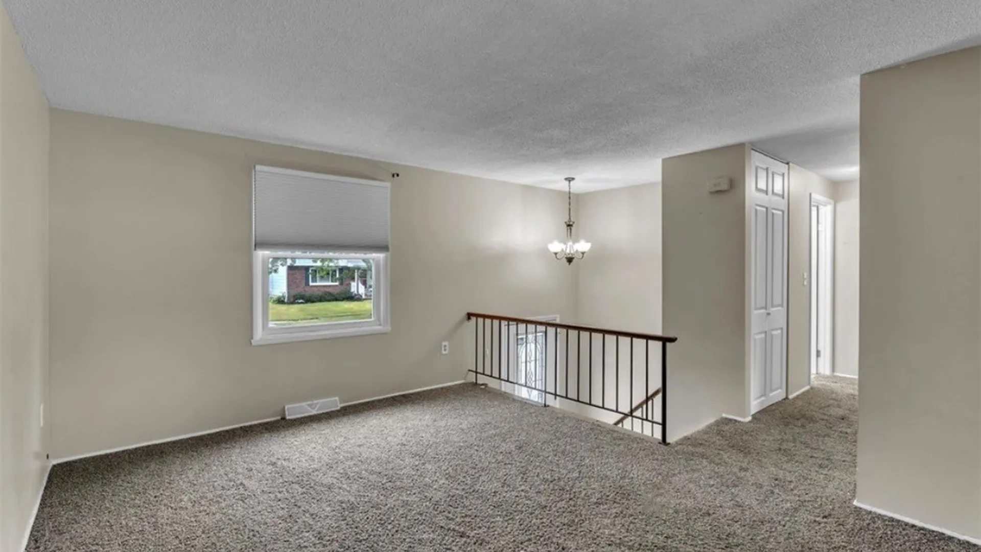 Property at 18 Lille Lane, Cheektowaga, NY 14227 12