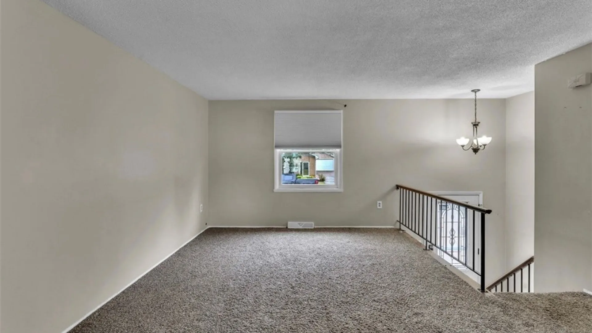 Property at 18 Lille Lane, Cheektowaga, NY 14227 13