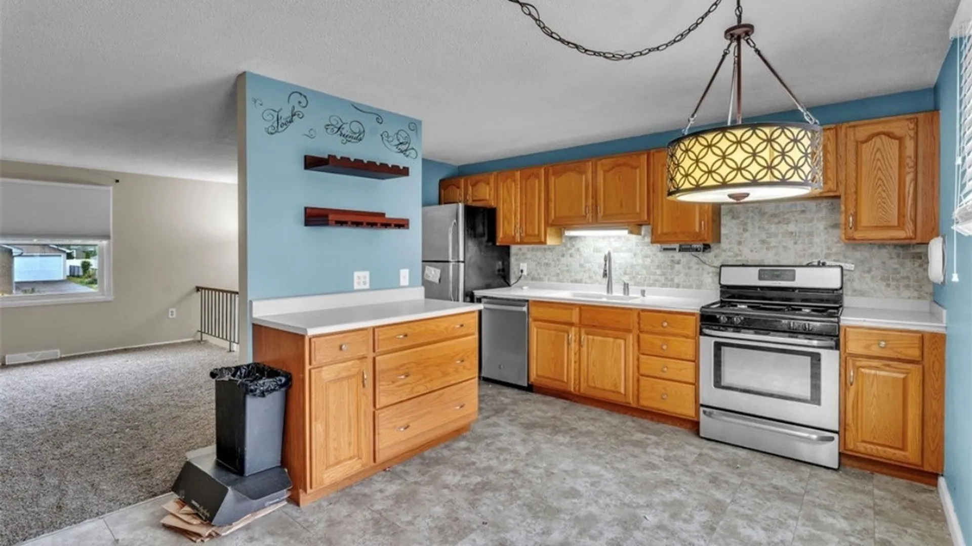 Property at 18 Lille Lane, Cheektowaga, NY 14227 16