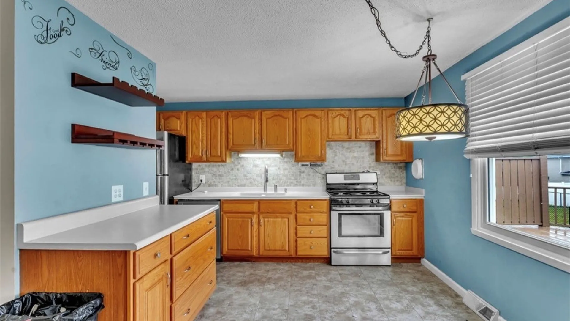 Property at 18 Lille Lane, Cheektowaga, NY 14227 17