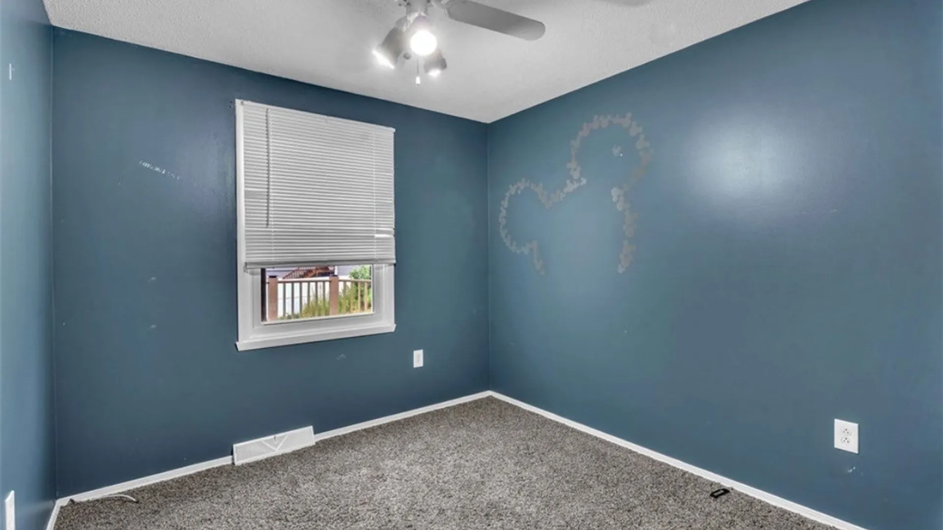 Property at 18 Lille Lane, Cheektowaga, NY 14227 28