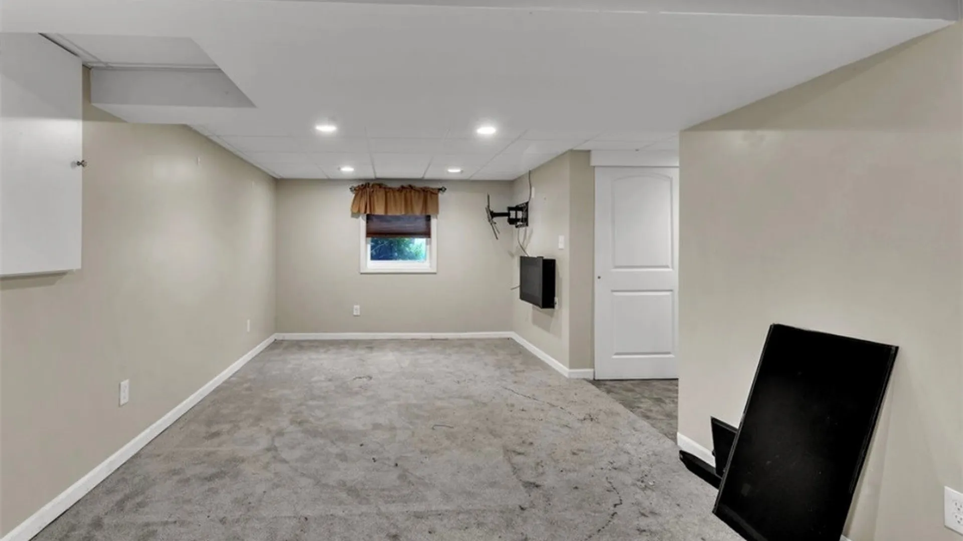 Property at 18 Lille Lane, Cheektowaga, NY 14227 36