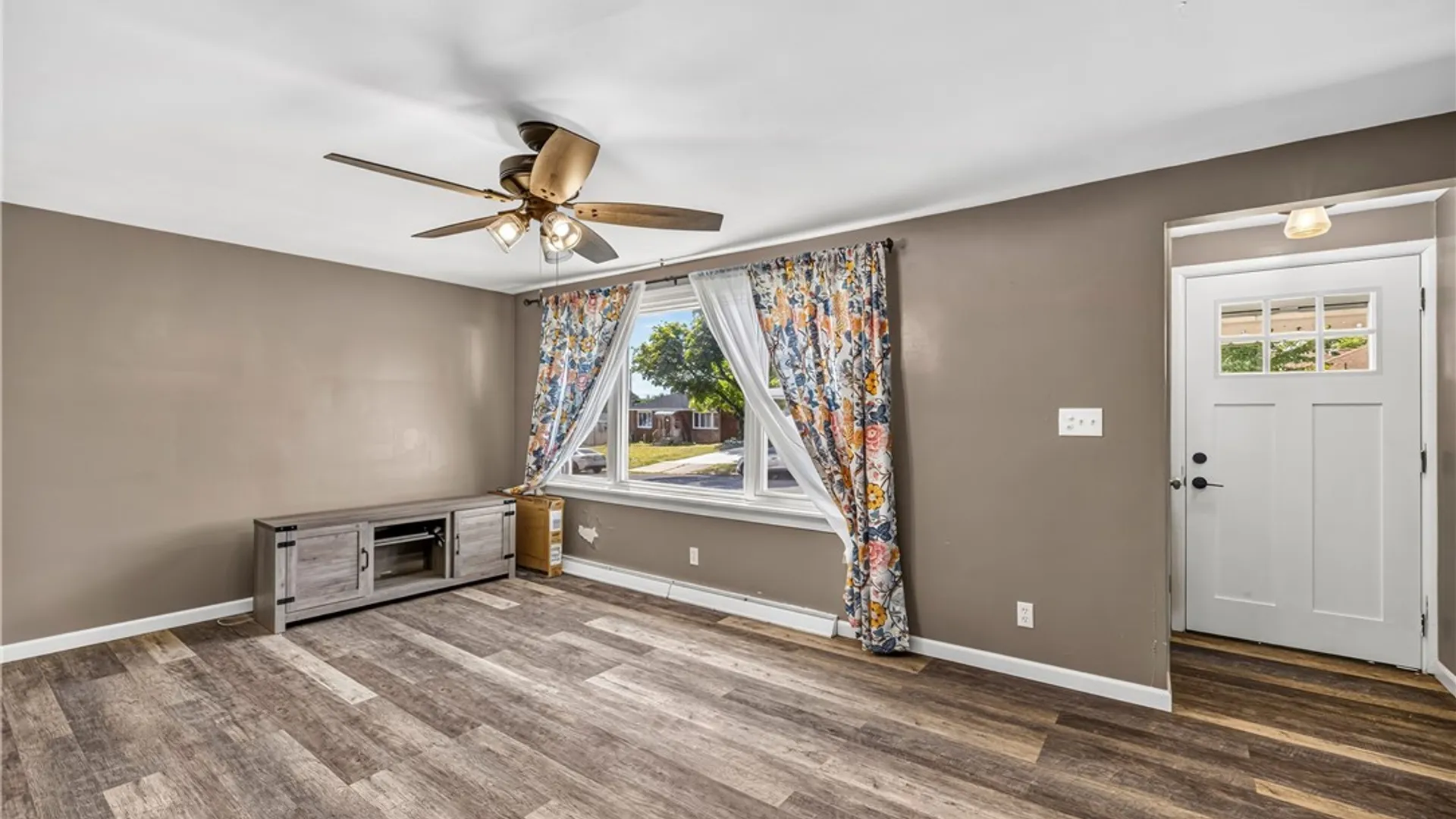 Property at 28 Parkview Terrace, Cheektowaga, NY 14225 4