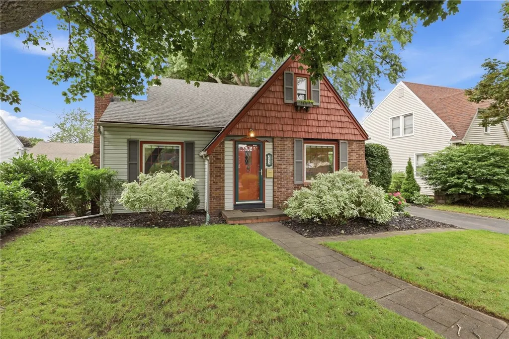 Property at 252 Thorncliffe Drive, Irondequoit, NY 14617