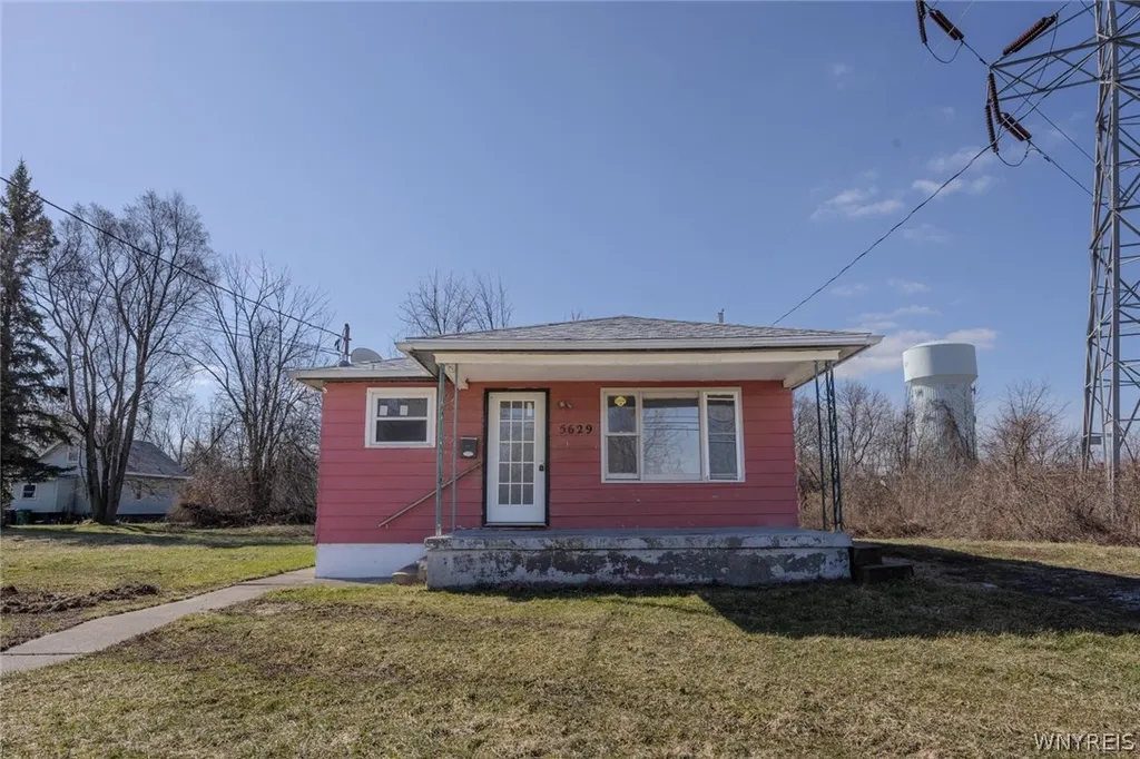 Property at 5629 Girard Avenue, Niagara Falls, NY 14304