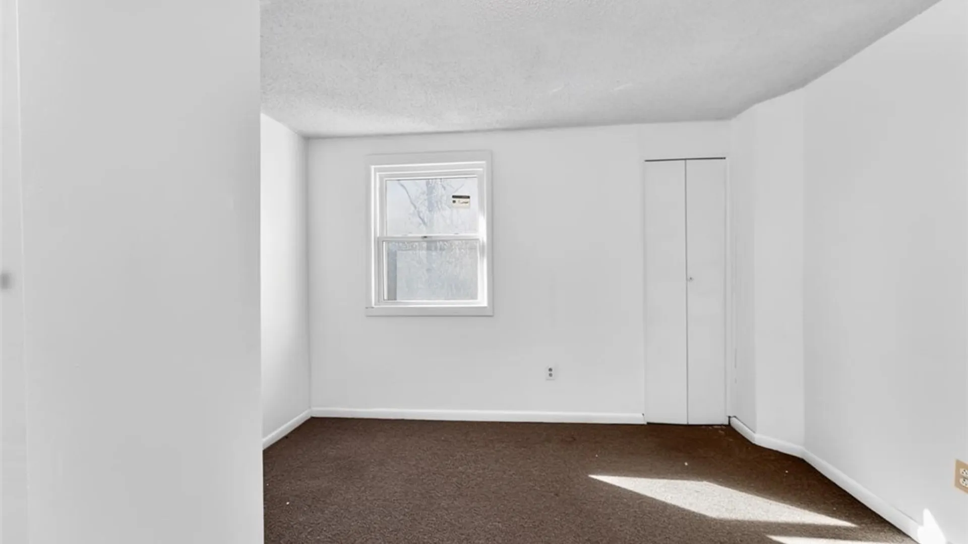 Property at 5629 Girard Avenue, Niagara Falls, NY 14304 15
