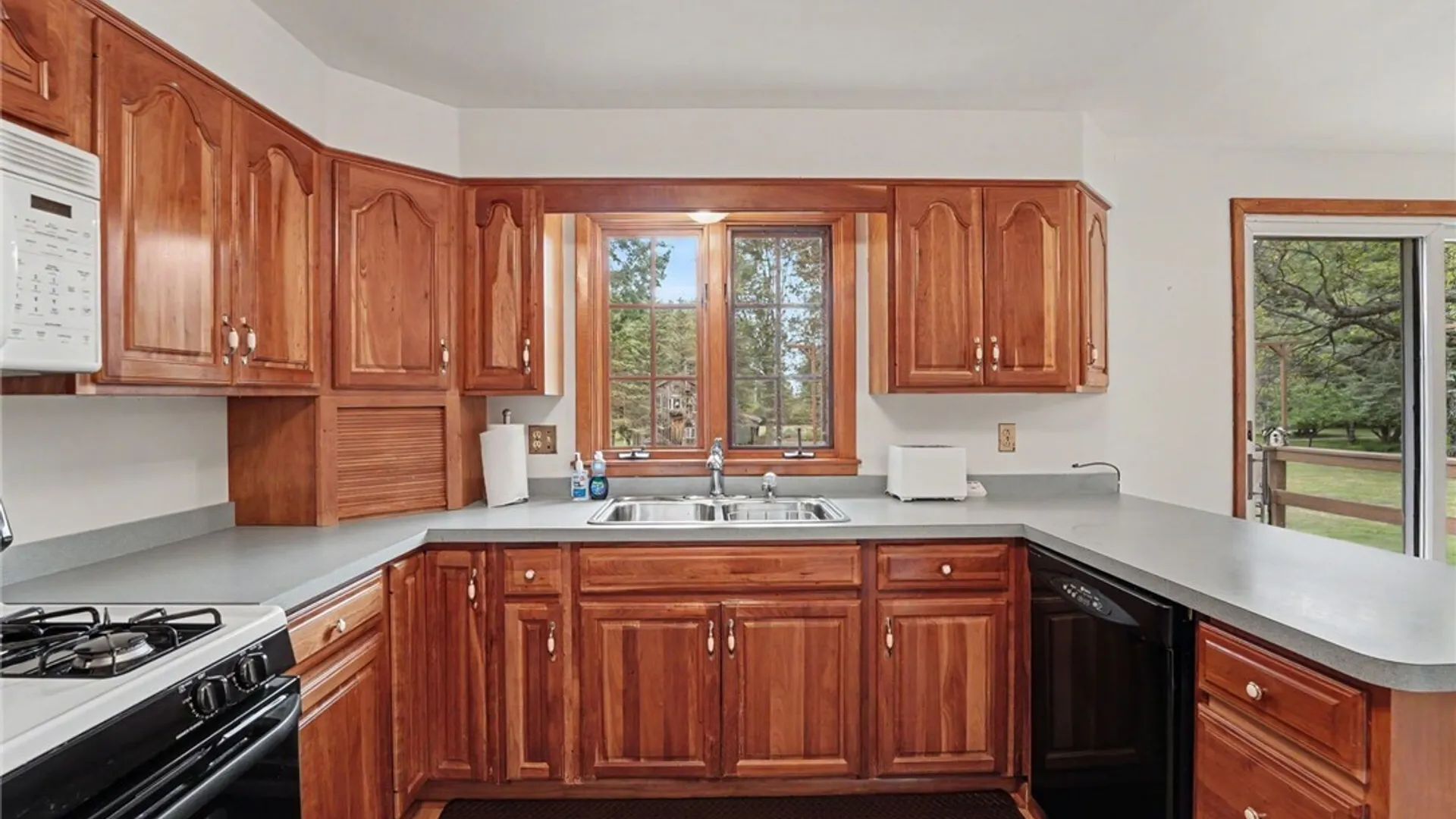 Property at 703 South Road, Elma, NY 14052 11