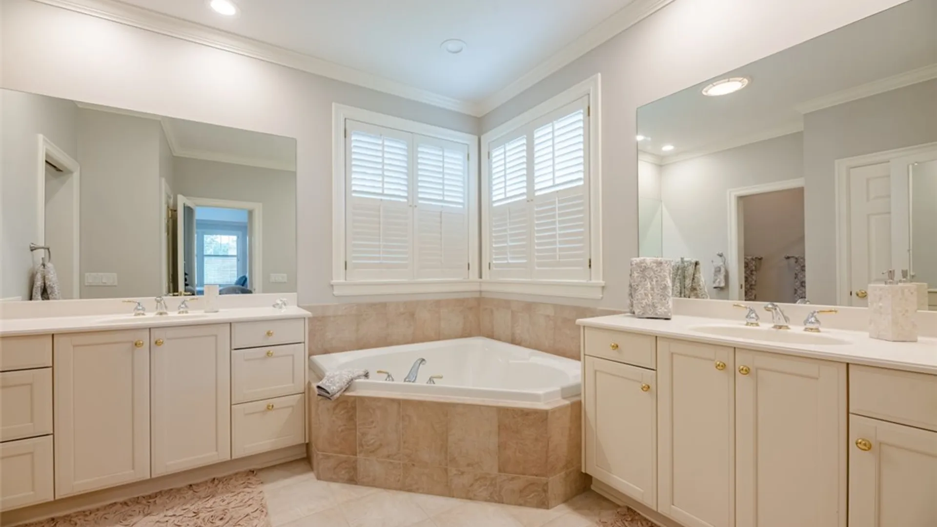 Property at 3 Callahan Court, Pittsford, NY 14534 9