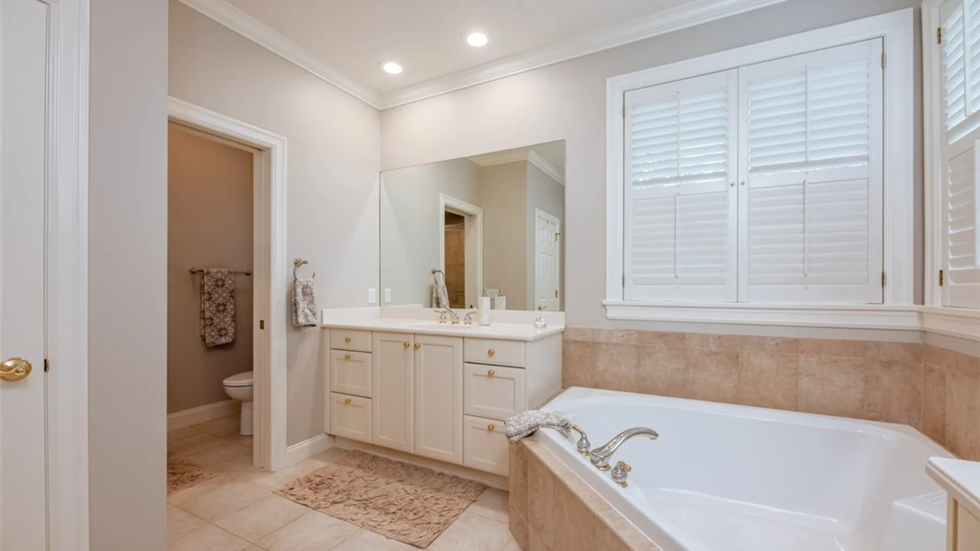 Property at 3 Callahan Court, Pittsford, NY 14534 10