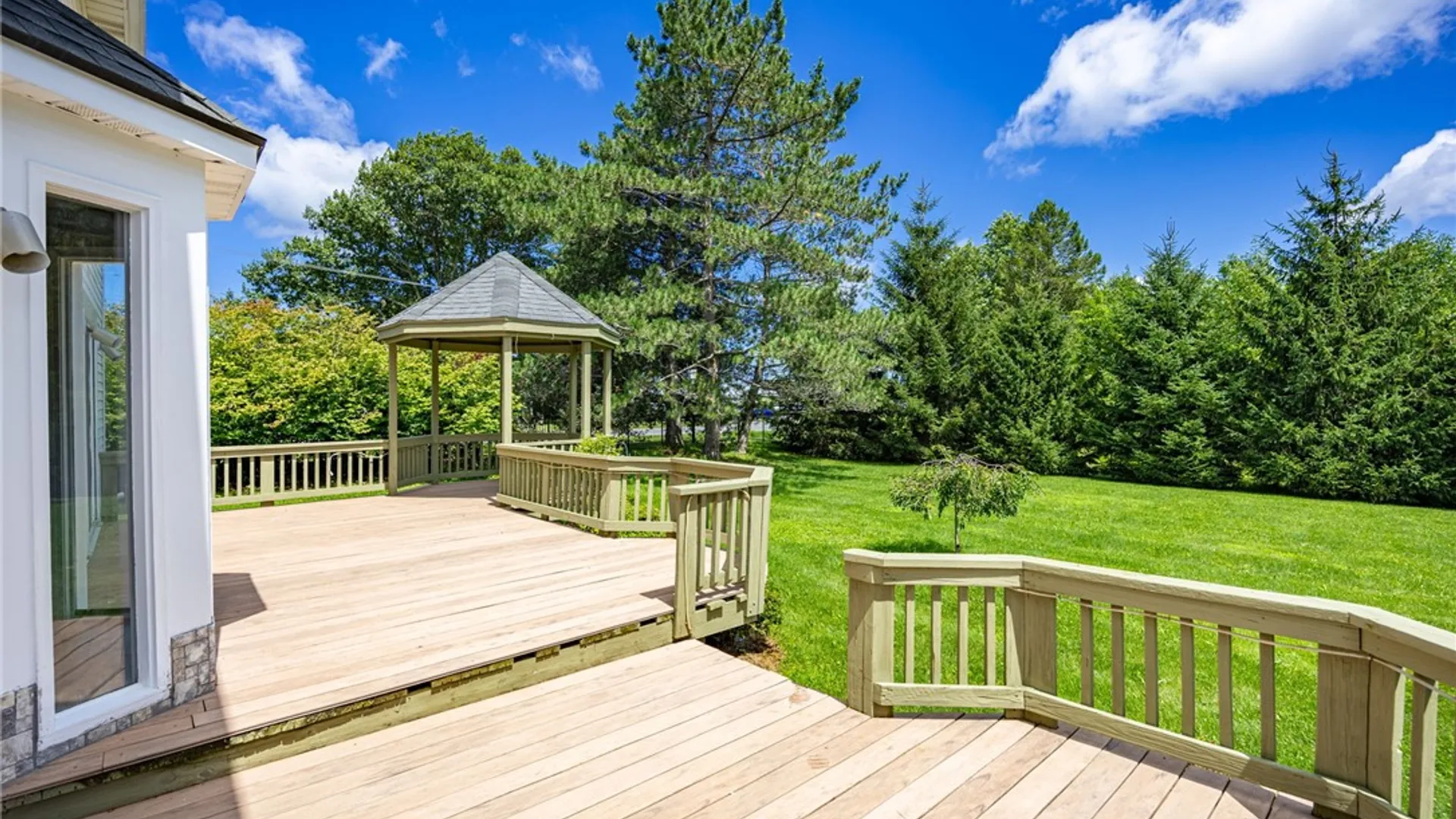 Property at 14 Silver Fox Circle, Greece, NY 14612 48