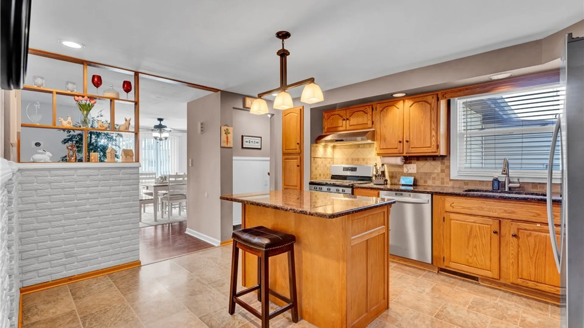 Property at 200 Lou Ann Dr, Cheektowaga, NY 14043 12