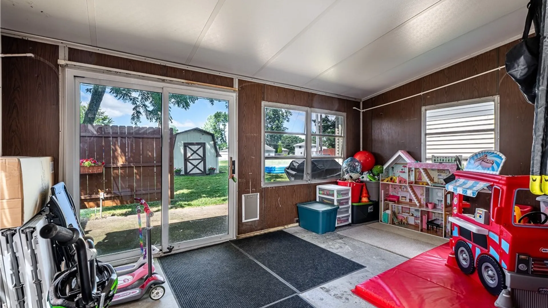 Property at 200 Lou Ann Dr, Cheektowaga, NY 14043 35