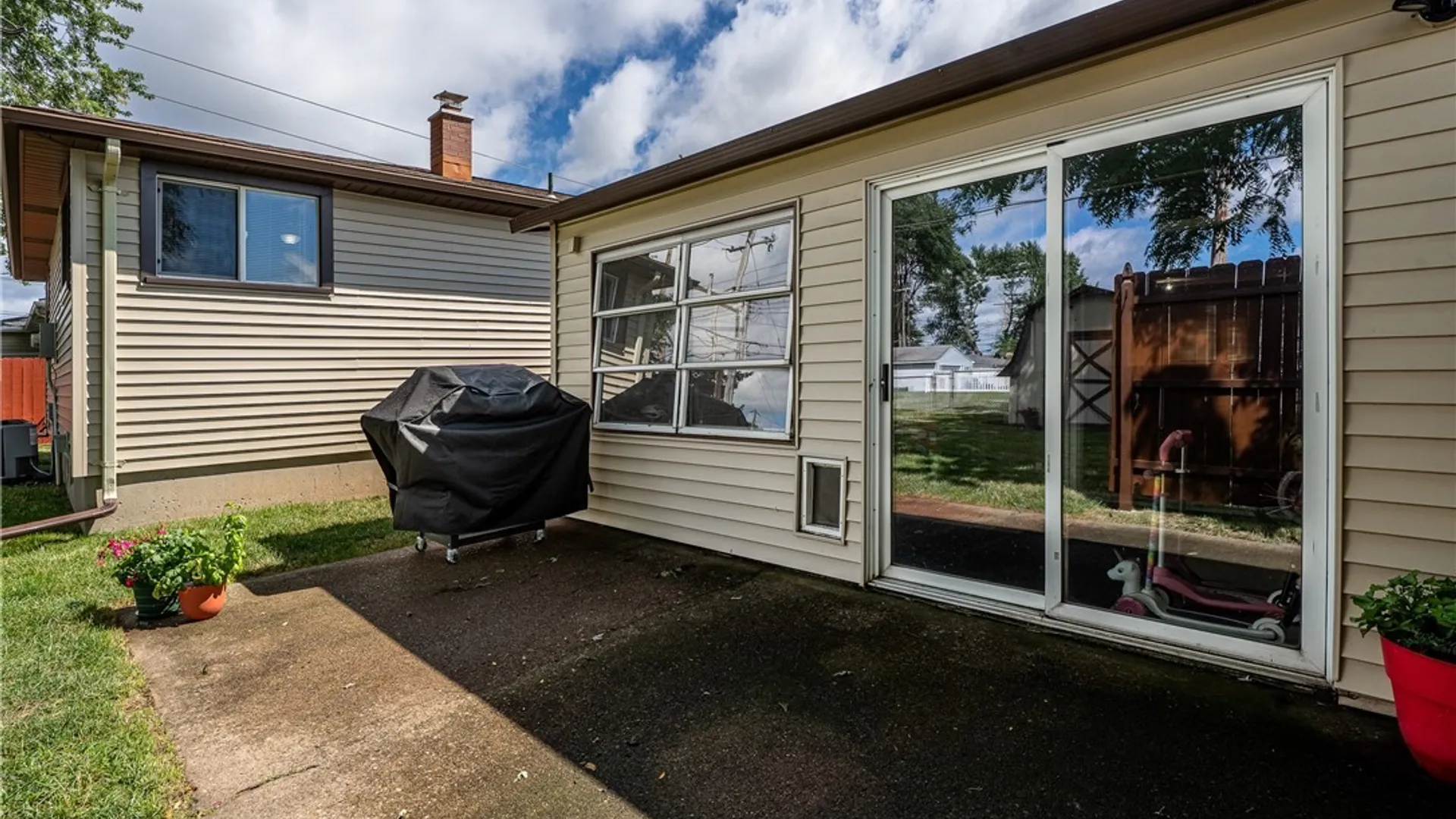 Property at 200 Lou Ann Dr, Cheektowaga, NY 14043 37
