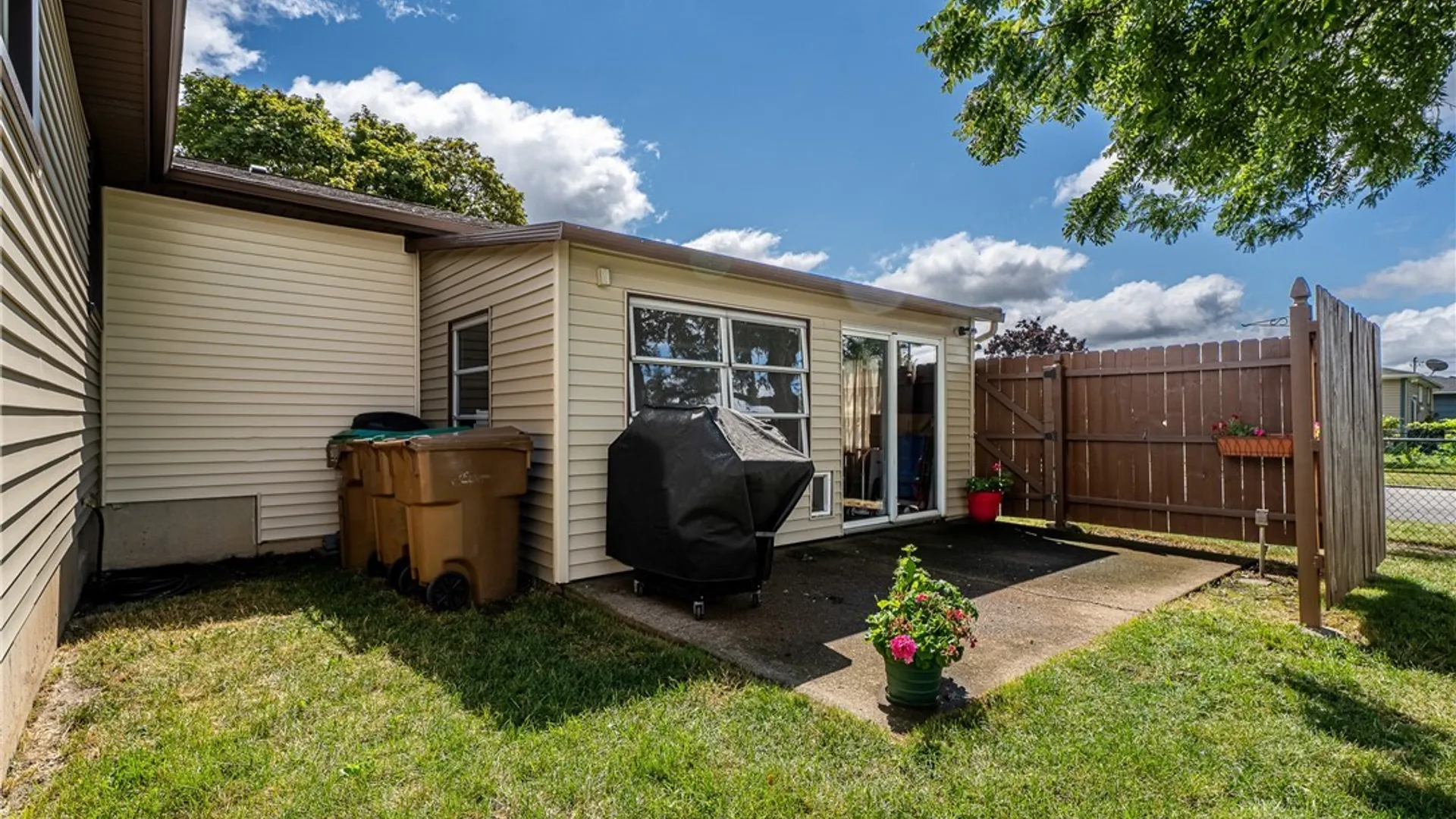 Property at 200 Lou Ann Dr, Cheektowaga, NY 14043 38