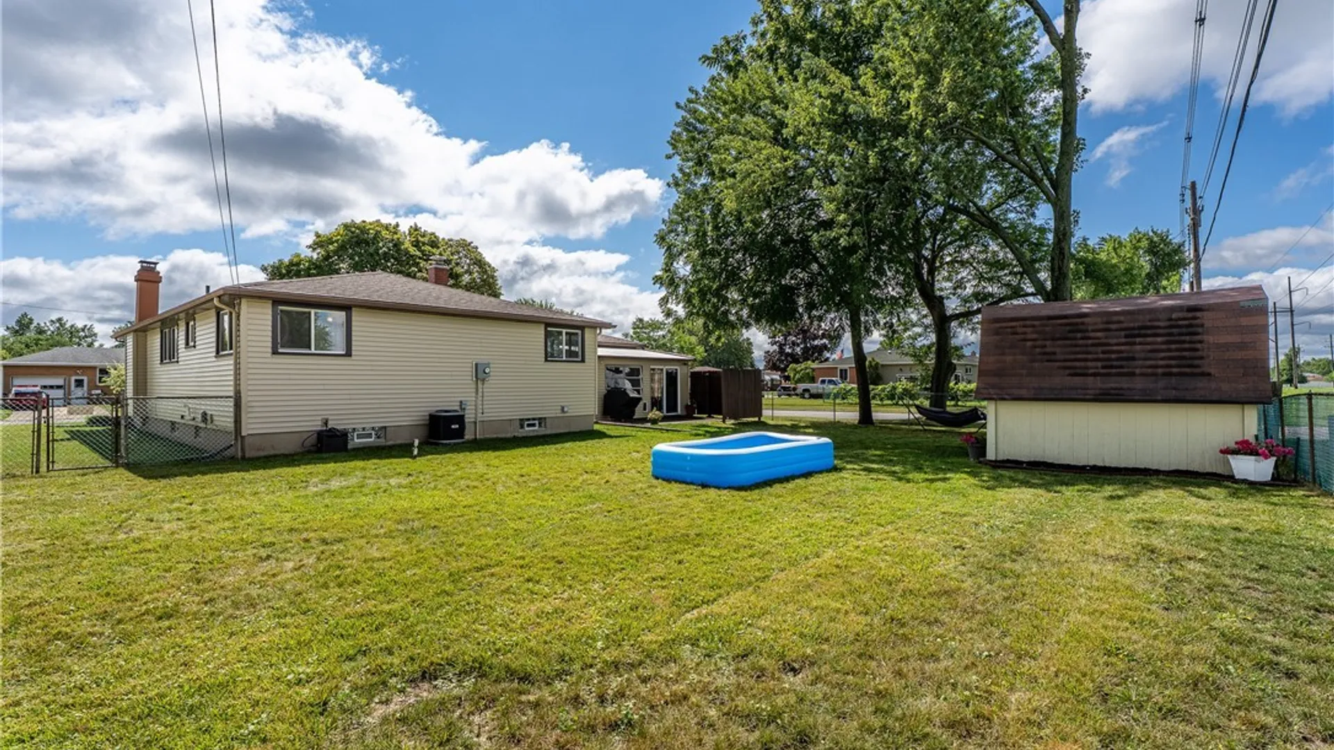 Property at 200 Lou Ann Dr, Cheektowaga, NY 14043 40