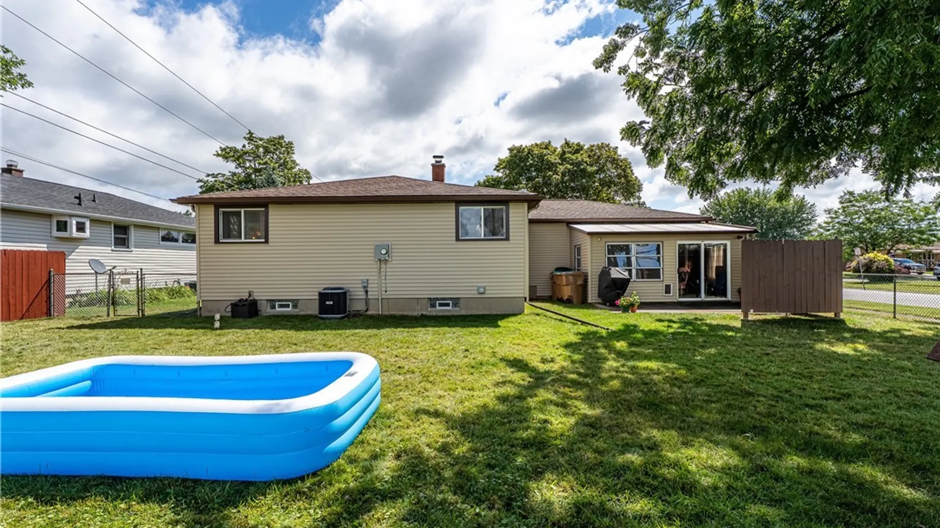 Property at 200 Lou Ann Dr, Cheektowaga, NY 14043 41