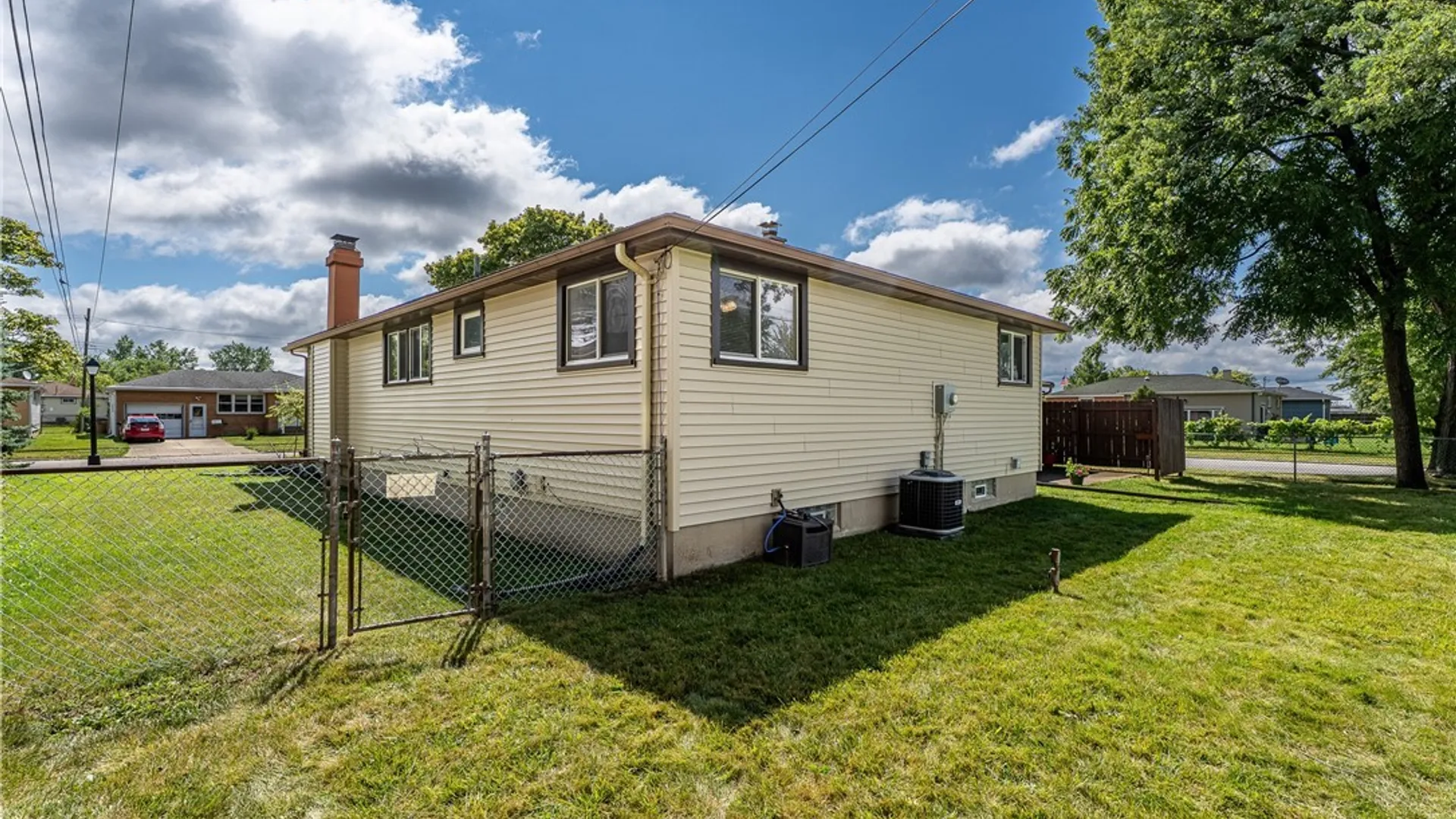 Property at 200 Lou Ann Dr, Cheektowaga, NY 14043 42