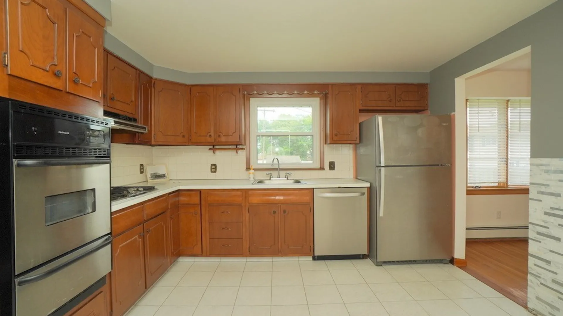 Property at 23 Willow Drive, West Seneca, NY 14224 13