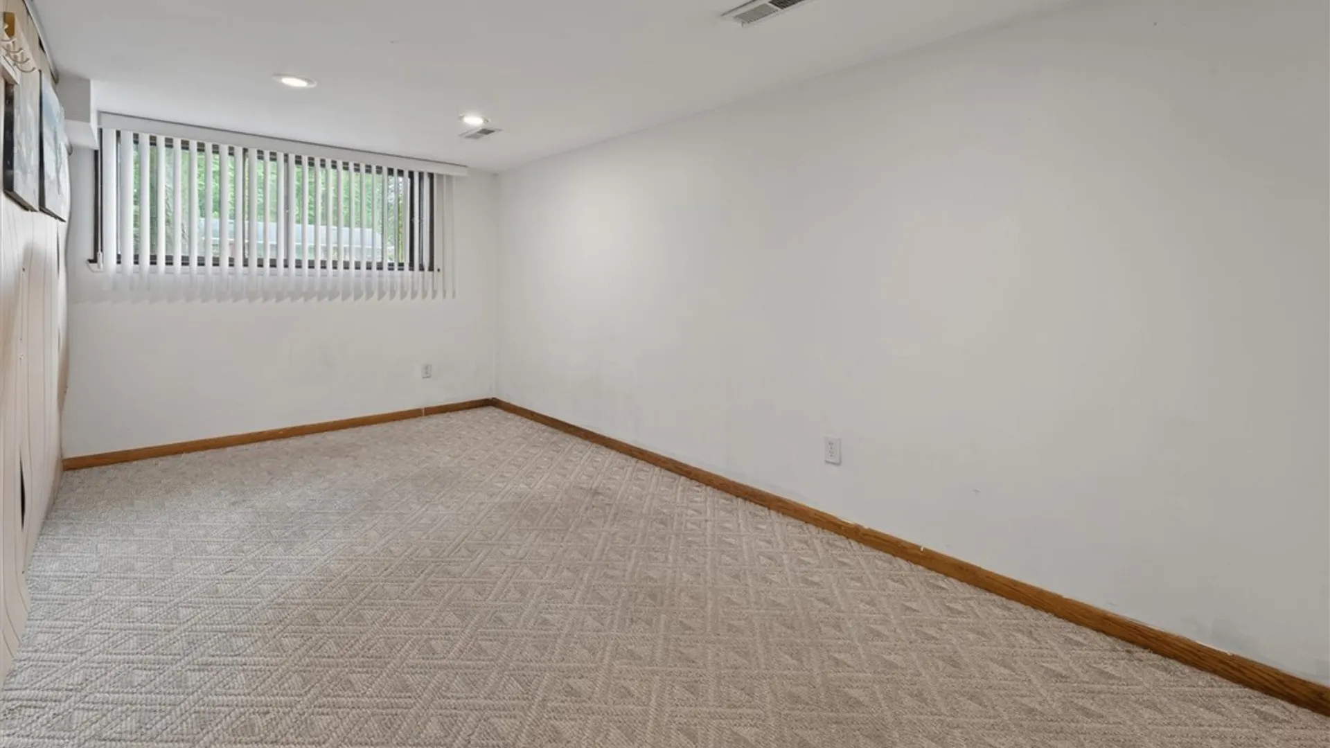 Property at 526 Sharon Drive, Greece, NY 14626 35