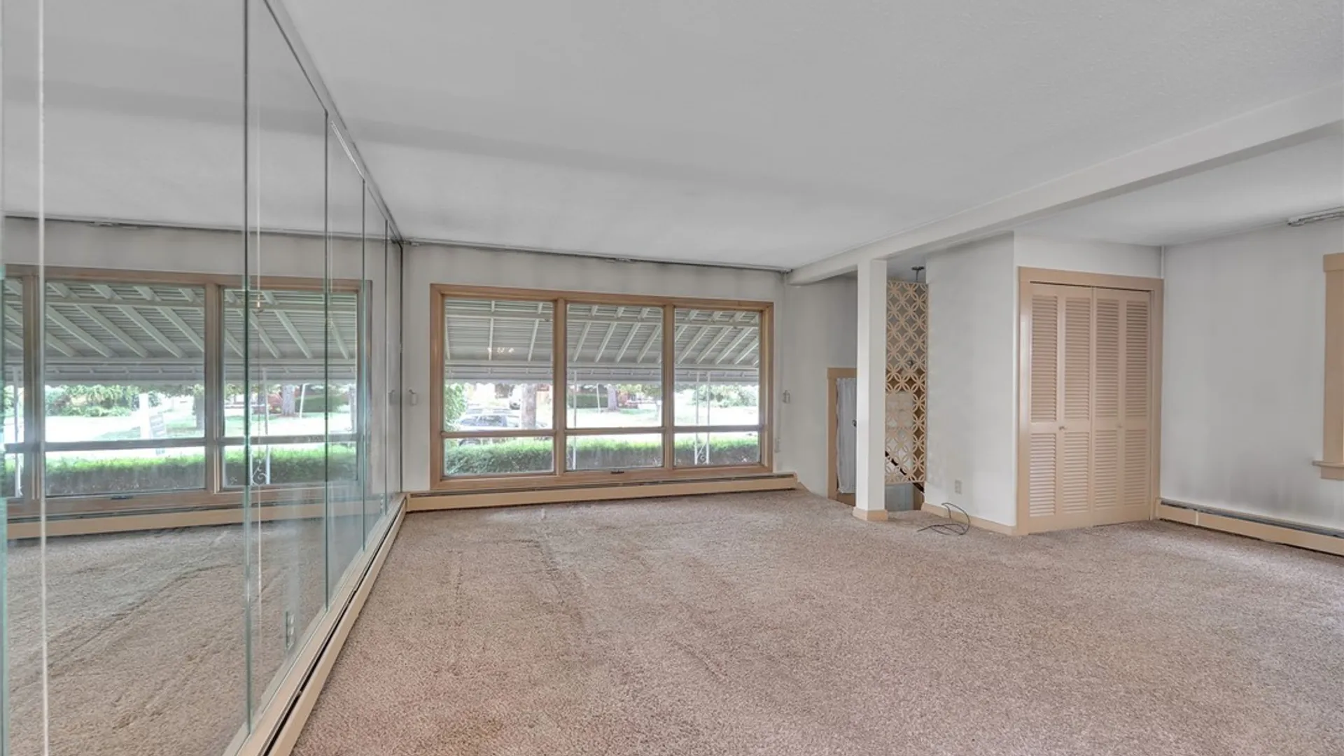 Property at 44 George Urban Boulevard, Cheektowaga, NY 14225 5