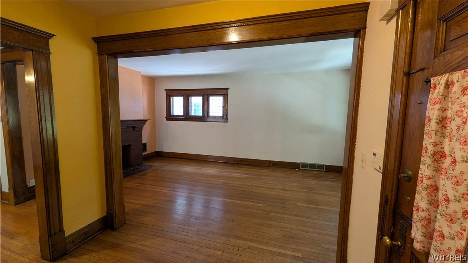 Property at 37 Manchester Place, Buffalo, NY 14213 3
