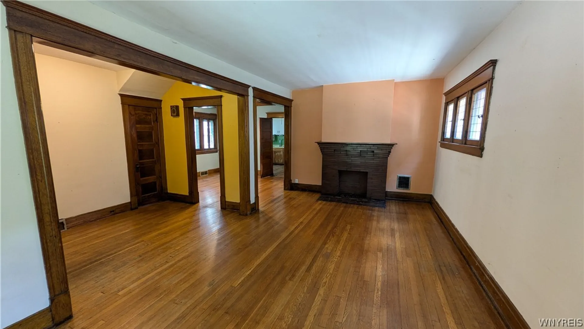 Property at 37 Manchester Place, Buffalo, NY 14213 4