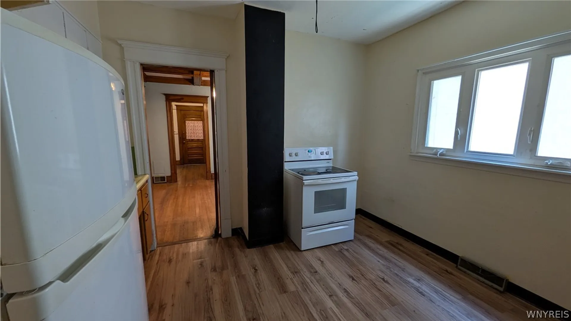 Property at 37 Manchester Place, Buffalo, NY 14213 7