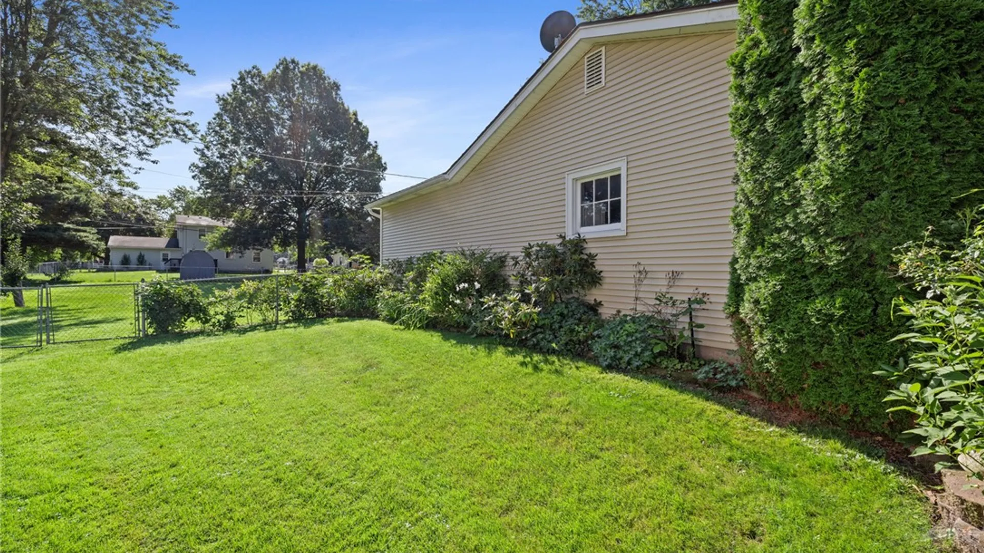 Property at 132 Stallion Circle, Greece, NY 14626 38