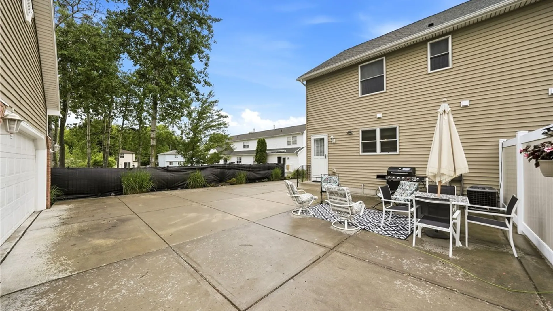 Property at 4615 Brompton Drive, Hamburg, NY 14219 6