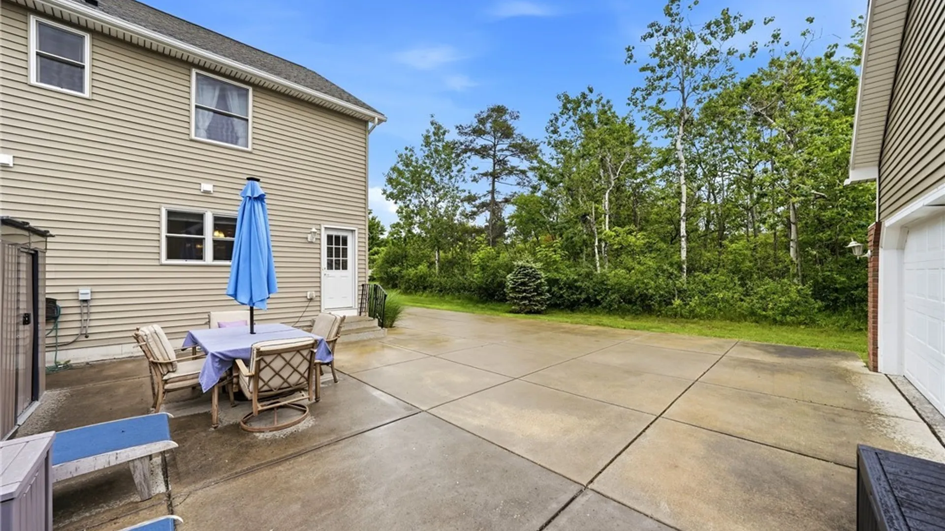 Property at 4615 Brompton Drive, Hamburg, NY 14219 41