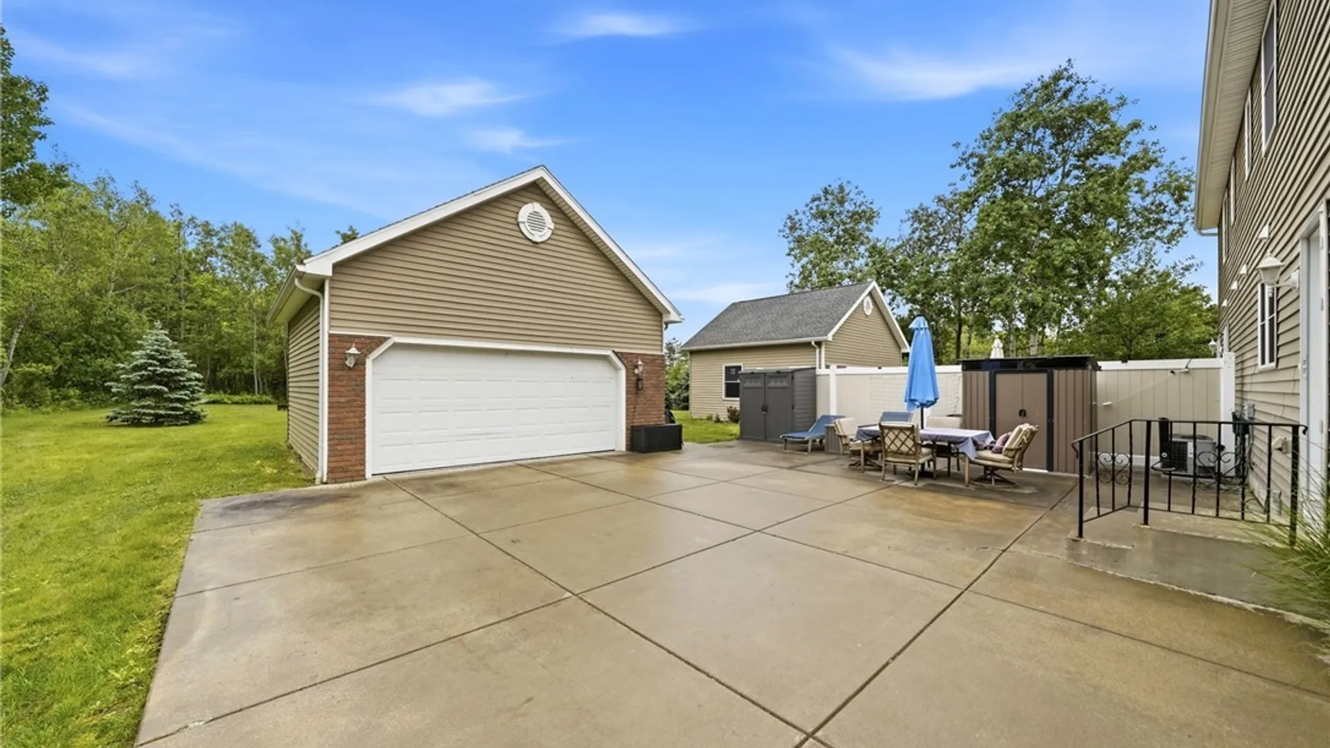 Property at 4615 Brompton Drive, Hamburg, NY 14219 44