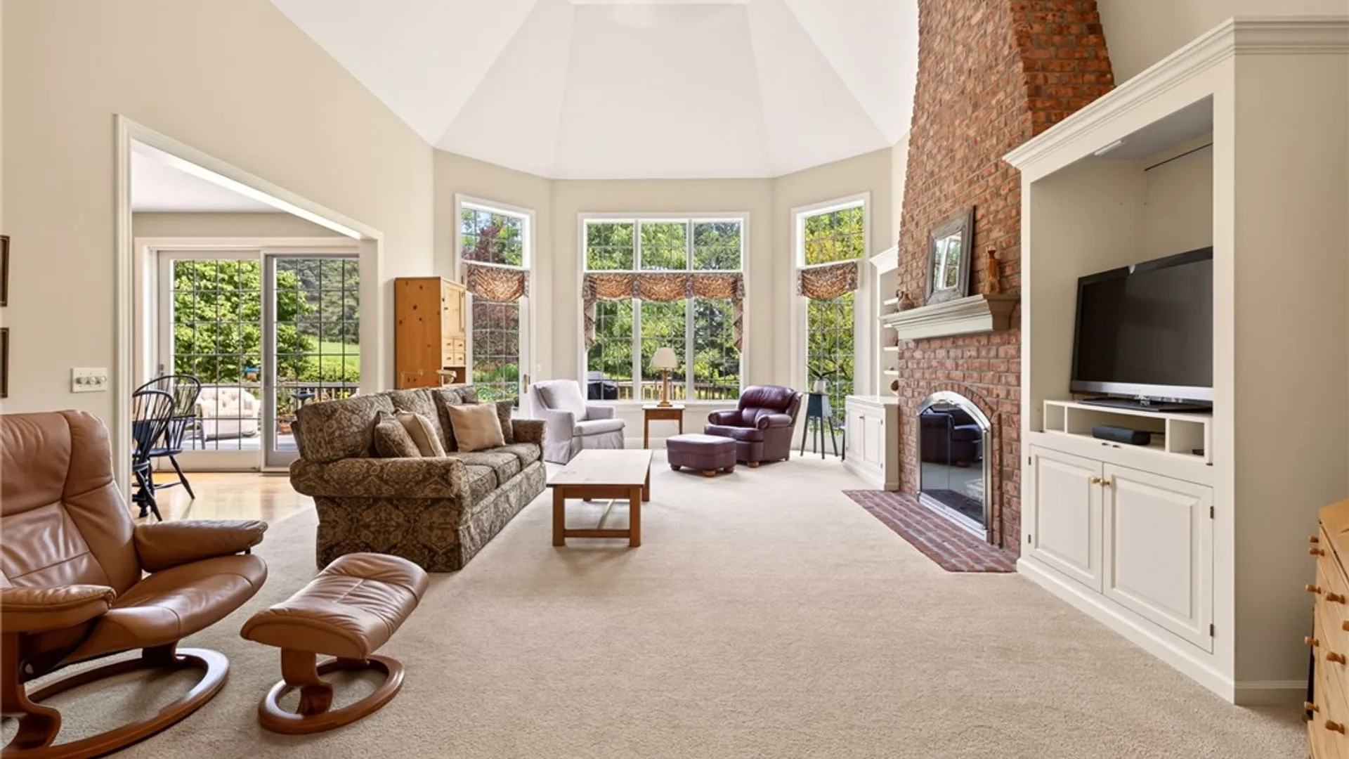Property at 18 Sunrise Park, Pittsford, NY 14534 11