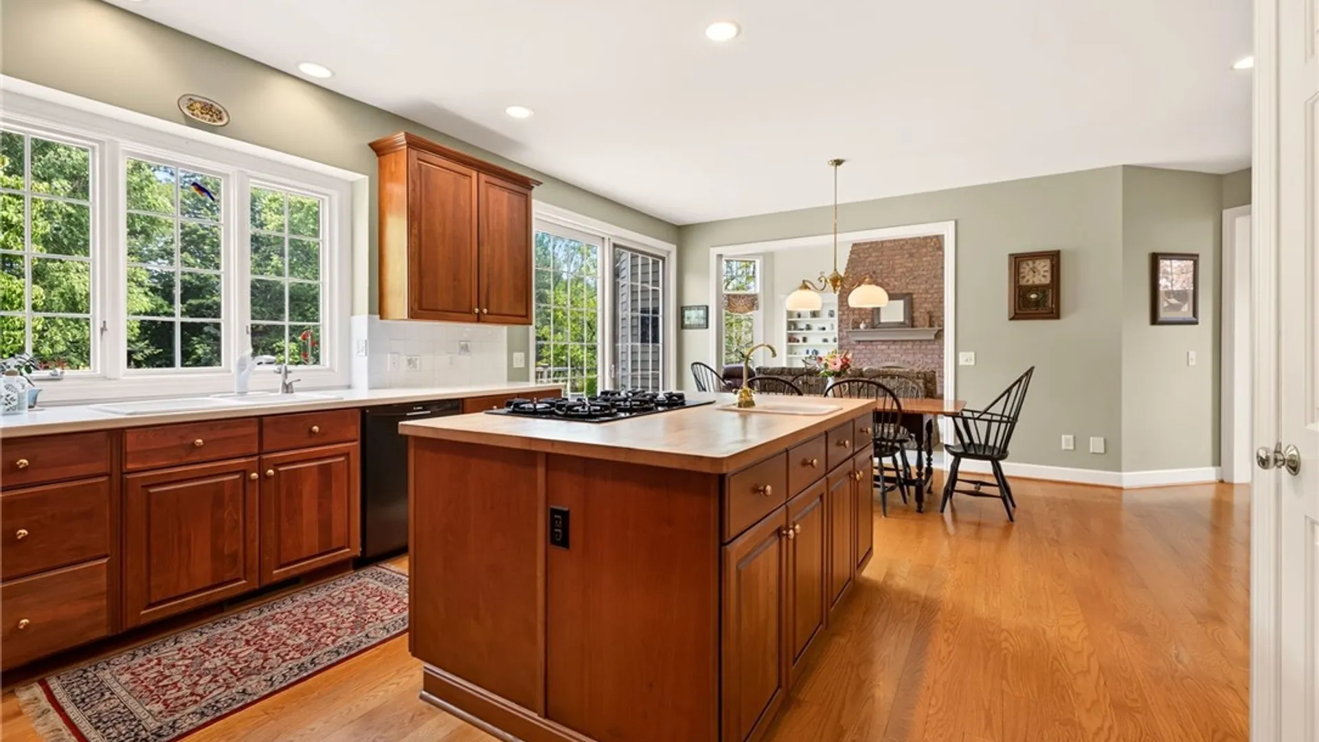 Property at 18 Sunrise Park, Pittsford, NY 14534 17