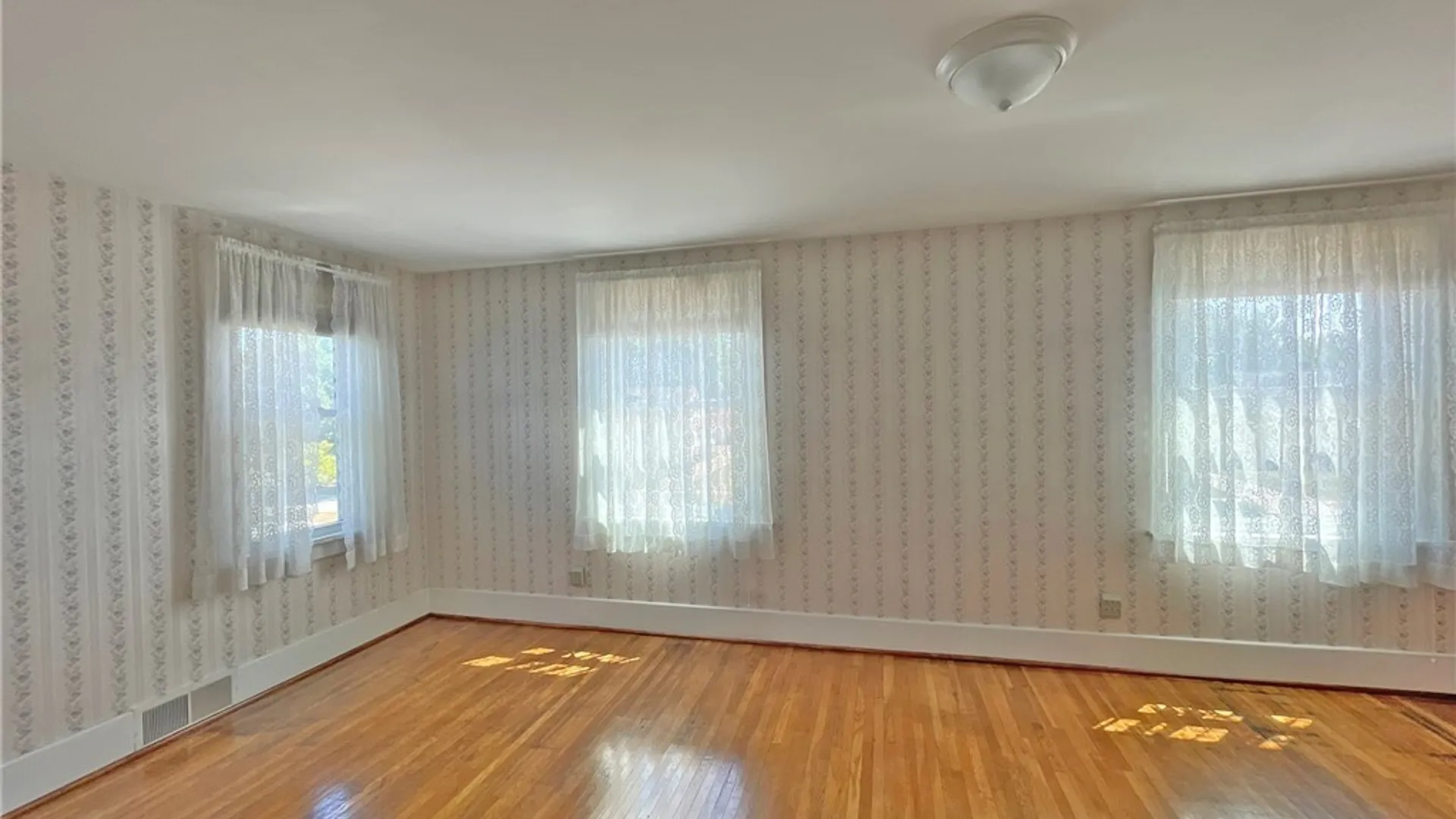 Property at 504 Capen Boulevard, Amherst, NY 14226 24
