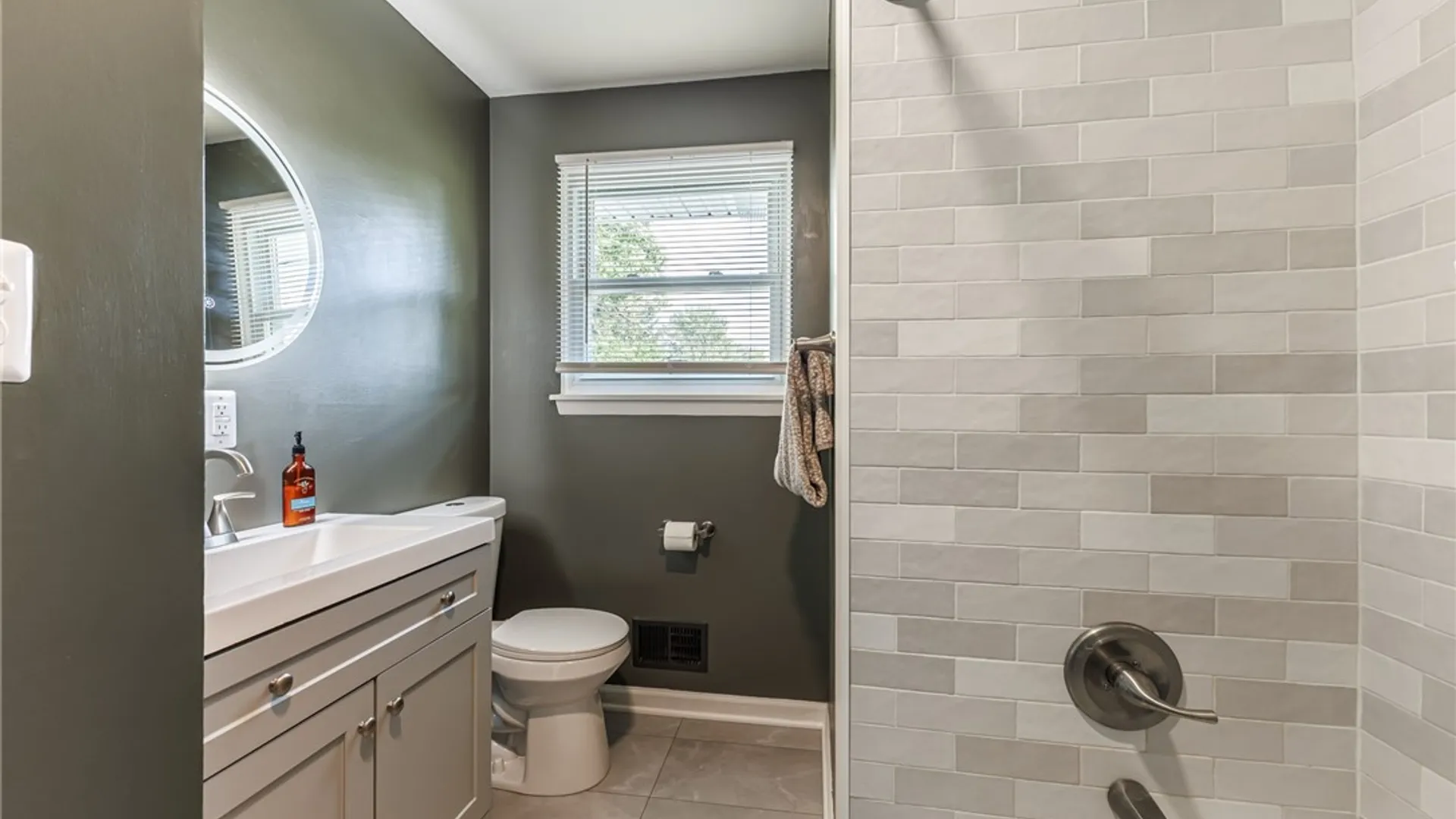 Property at 93 Vollmer Pkwy, Henrietta, NY 14623 13