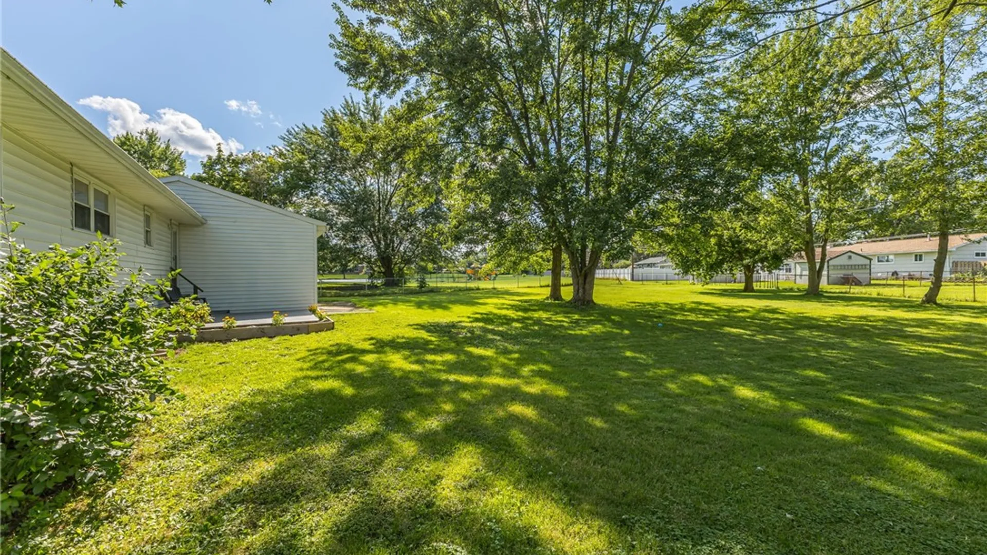 Property at 93 Vollmer Pkwy, Henrietta, NY 14623 29