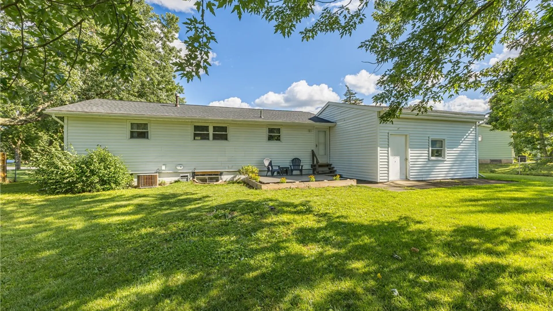 Property at 93 Vollmer Pkwy, Henrietta, NY 14623 30