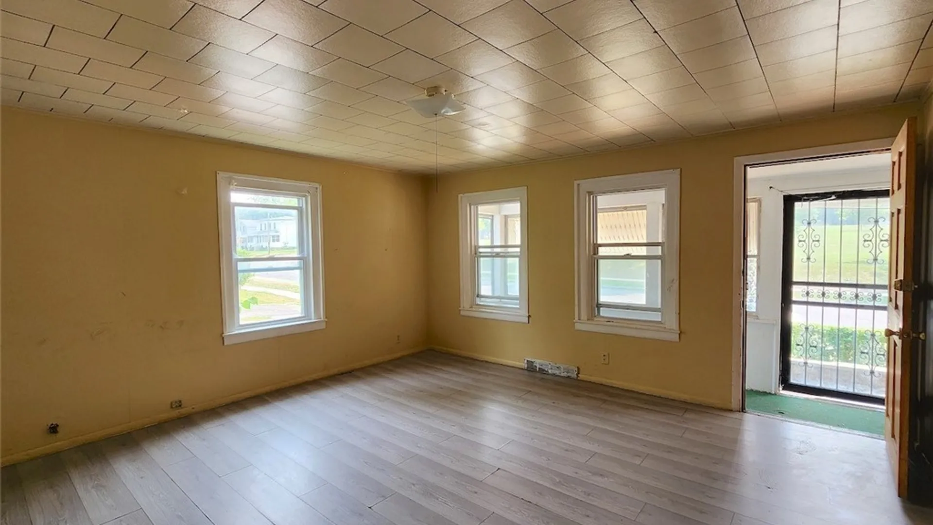 Property at 823 Lemoyne Avenue, Syracuse, NY 13208 11