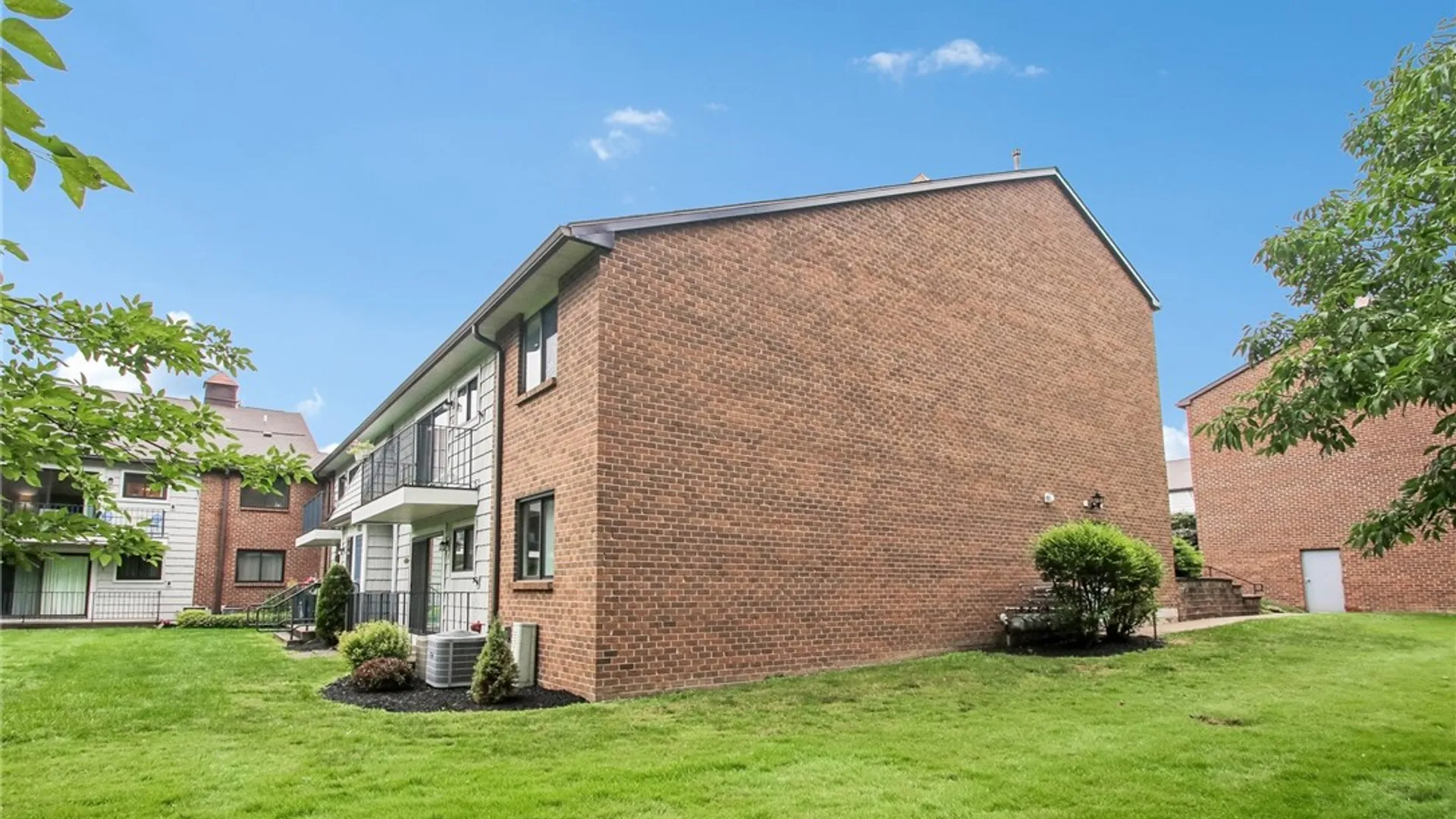 Property at 26 Great Wood Court, Perinton, NY 14450 23