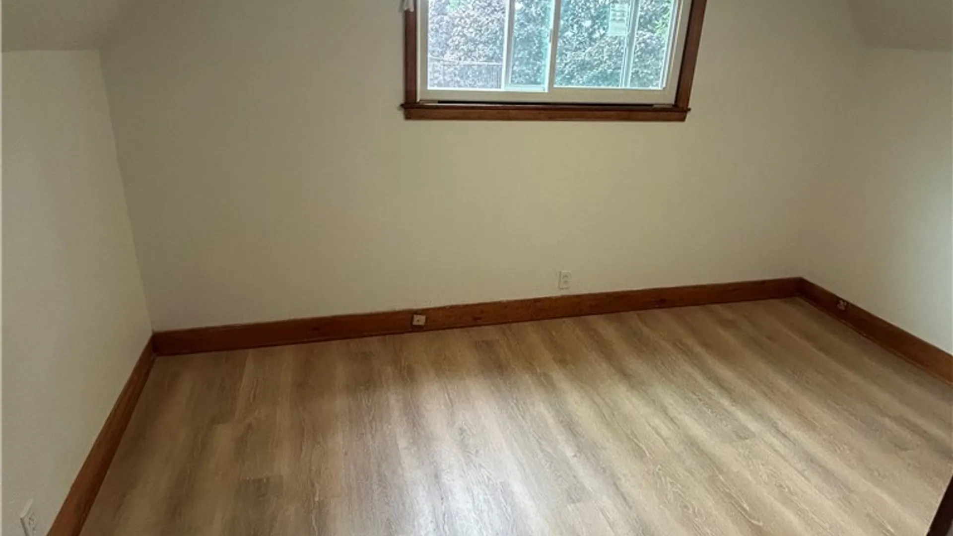 Property at 173 Hedley Place, Buffalo, NY 14208 10