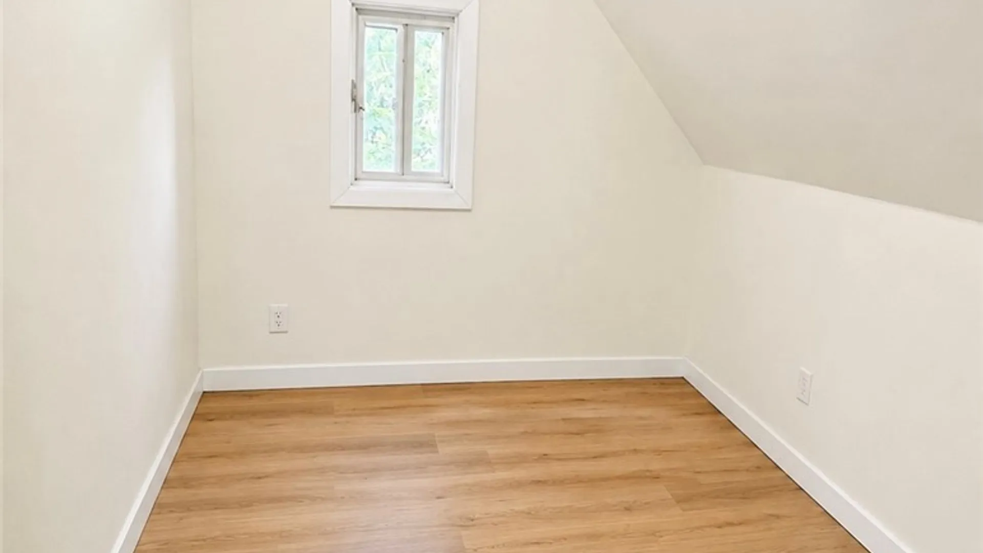 Property at 41 Schreck Avenue, Buffalo, NY 14215 9