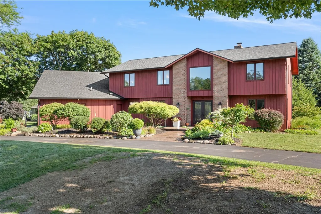 Property at 115 Drumlin View Drive, Mendon, NY 14506