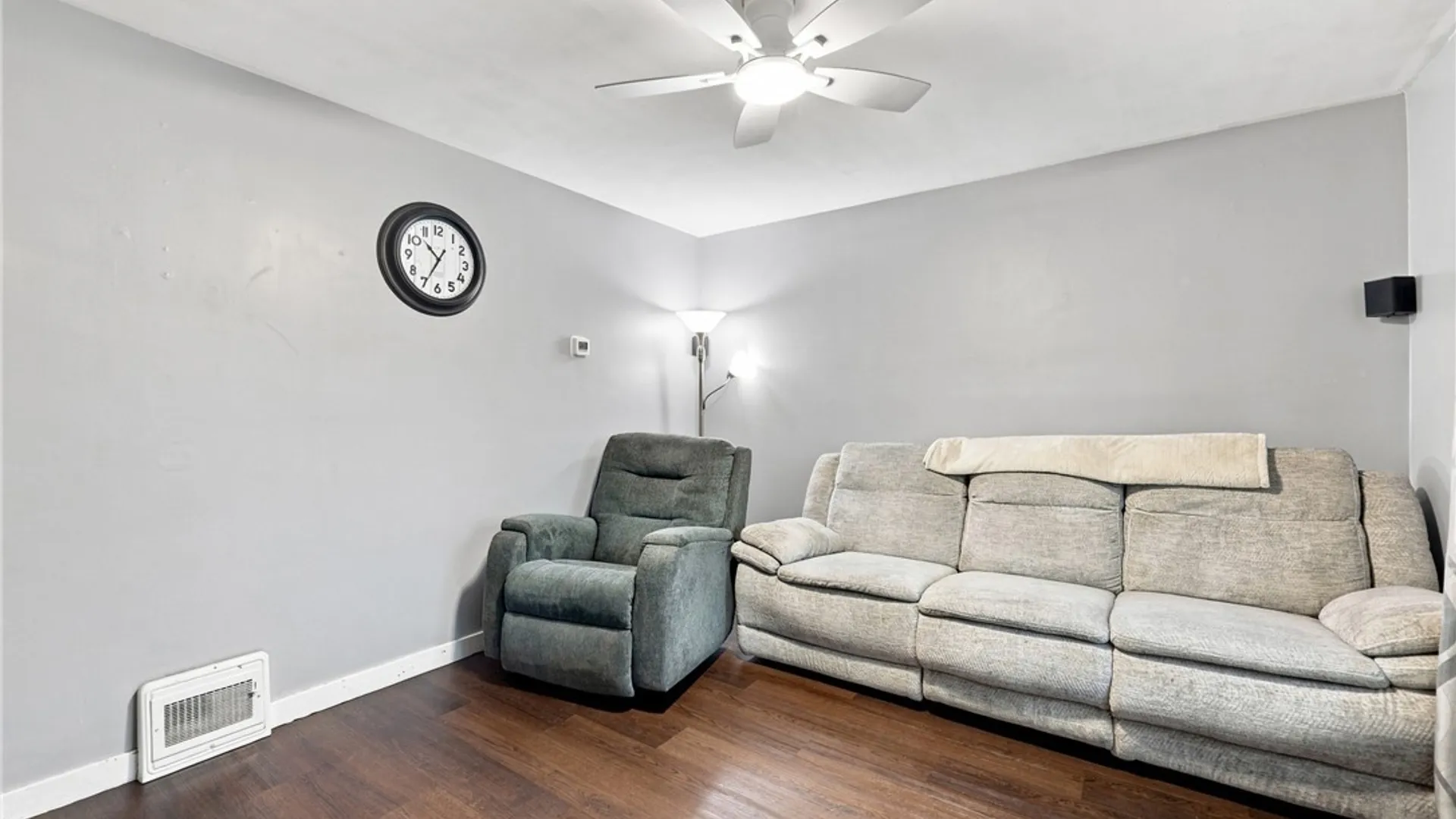 Property at 3635 Sherwood Avenue, Niagara Falls, NY 14301 5