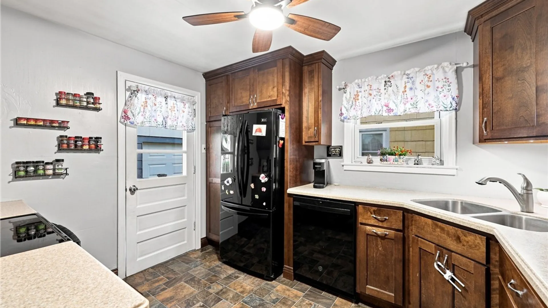 Property at 3635 Sherwood Avenue, Niagara Falls, NY 14301 10