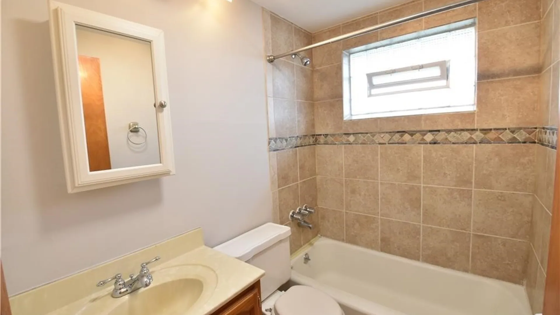 Property at 28 Mallory Road, Tonawanda, NY 14150 9