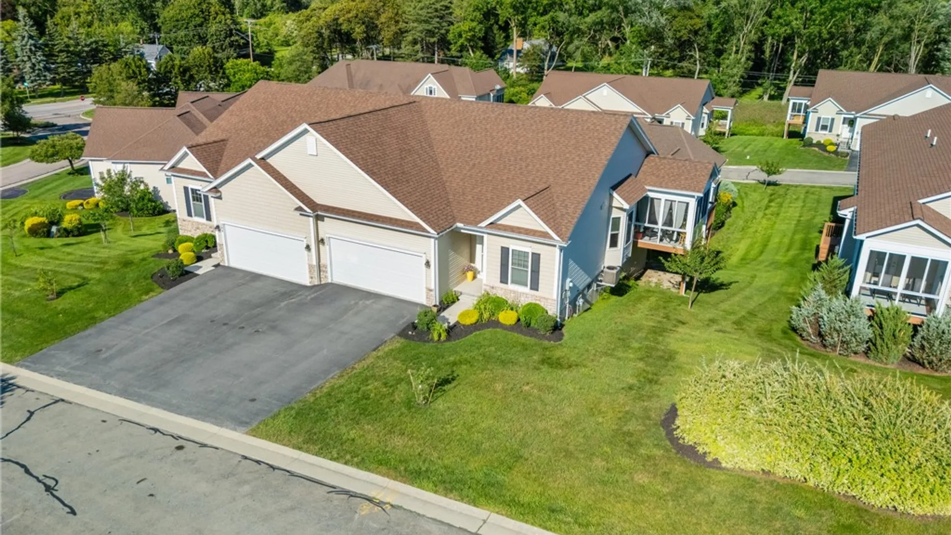 Property at 511 Audubon Trl, Irondequoit, NY 14622 39
