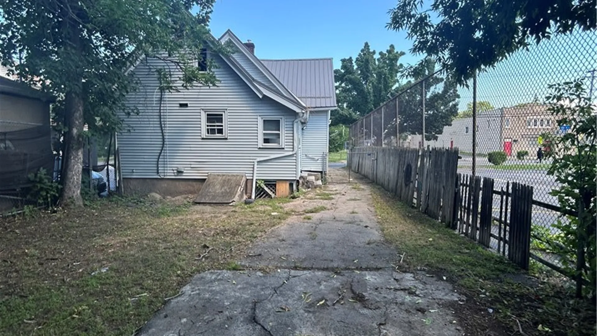 Property at 1001 Joseph Avenue, Rochester, NY 14621 15