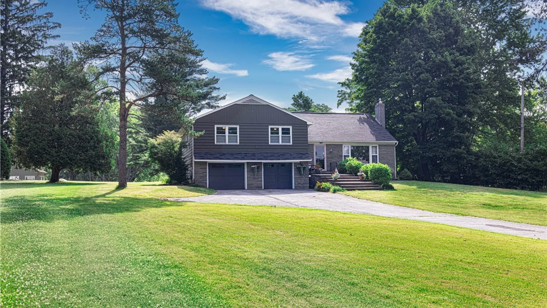 Property at 105 E Lake Street, Skaneateles, NY 13152 3