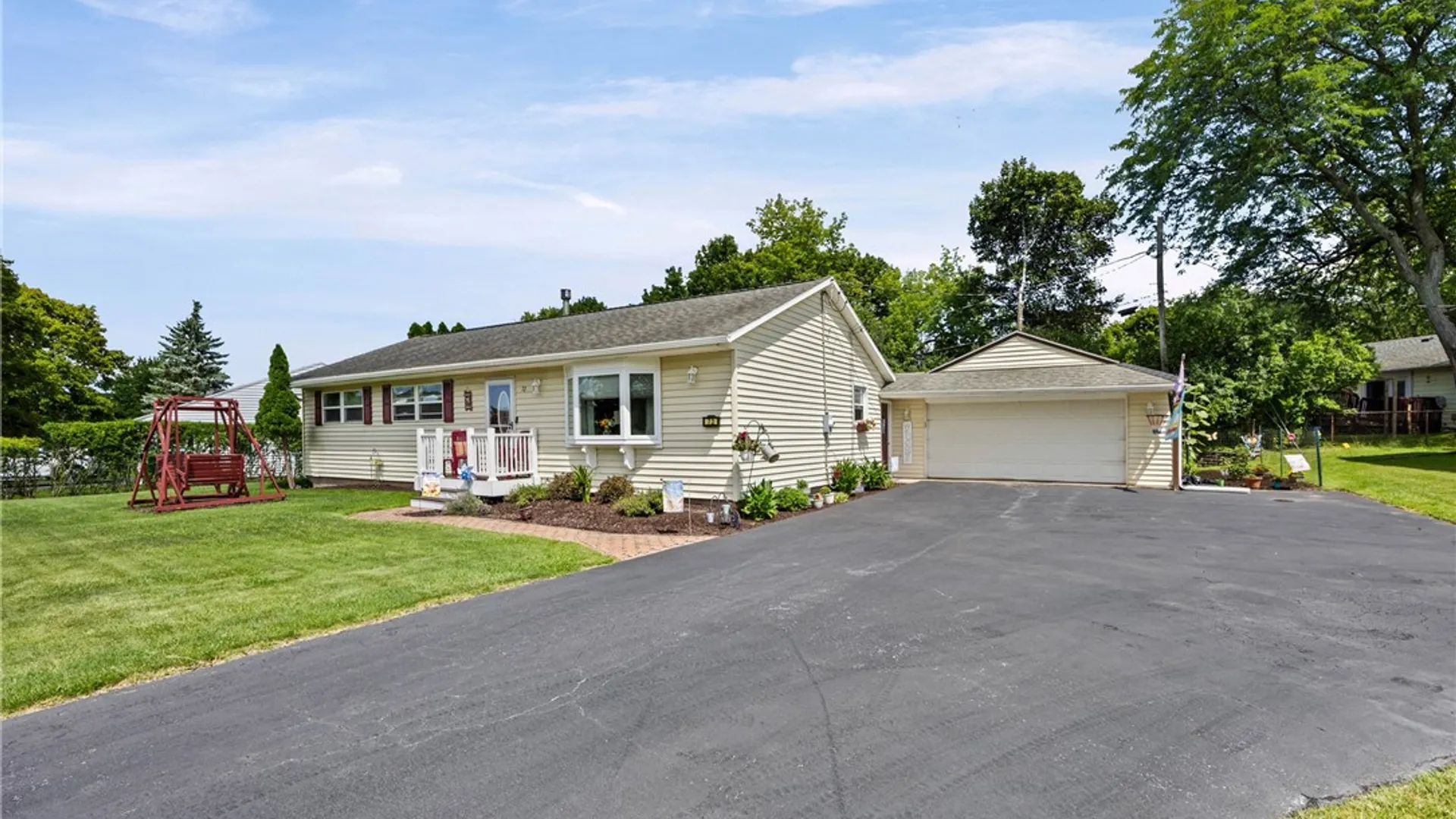 Property at 72 Coronet Rd, Henrietta, NY 14623 4