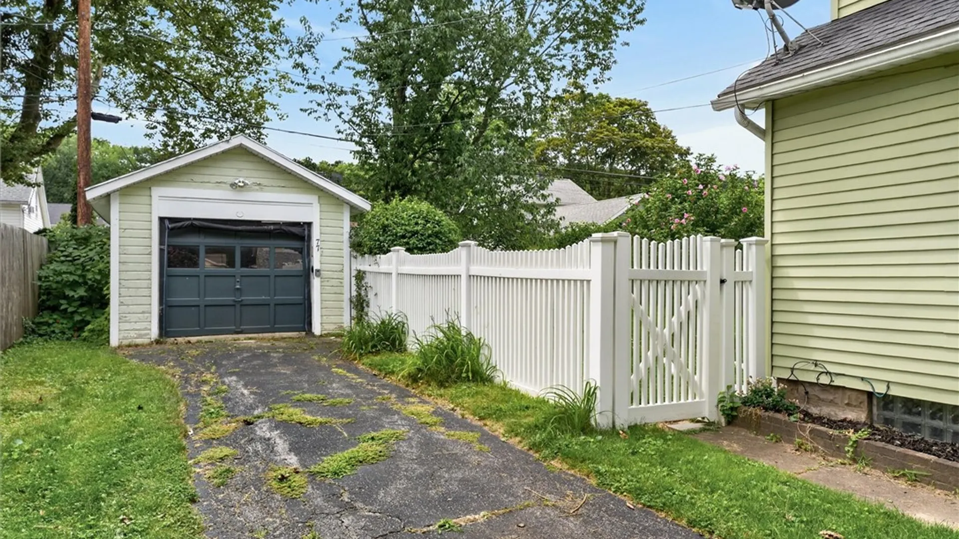 Property at 77 Bayton Drive, Irondequoit, NY 14622 27